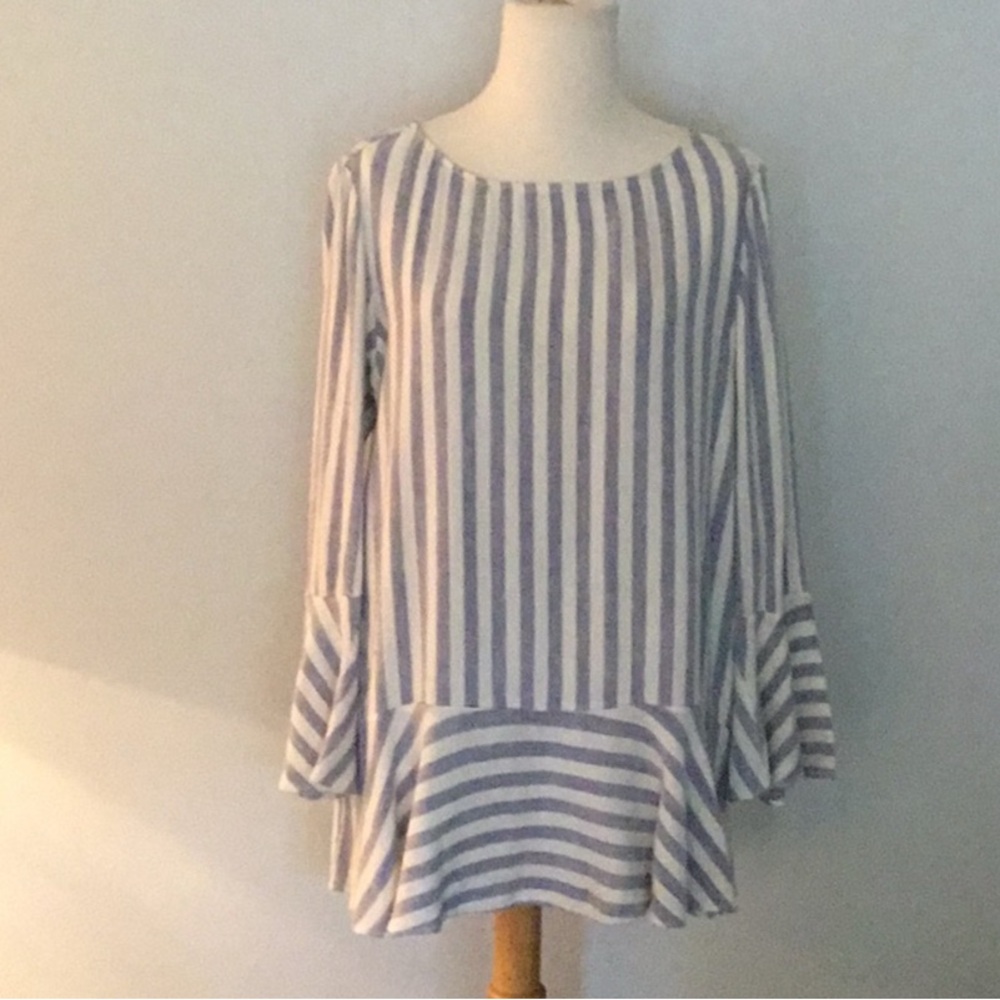 Alice + Olivia linen blend peplum top, sz M
blue white striped. EUC